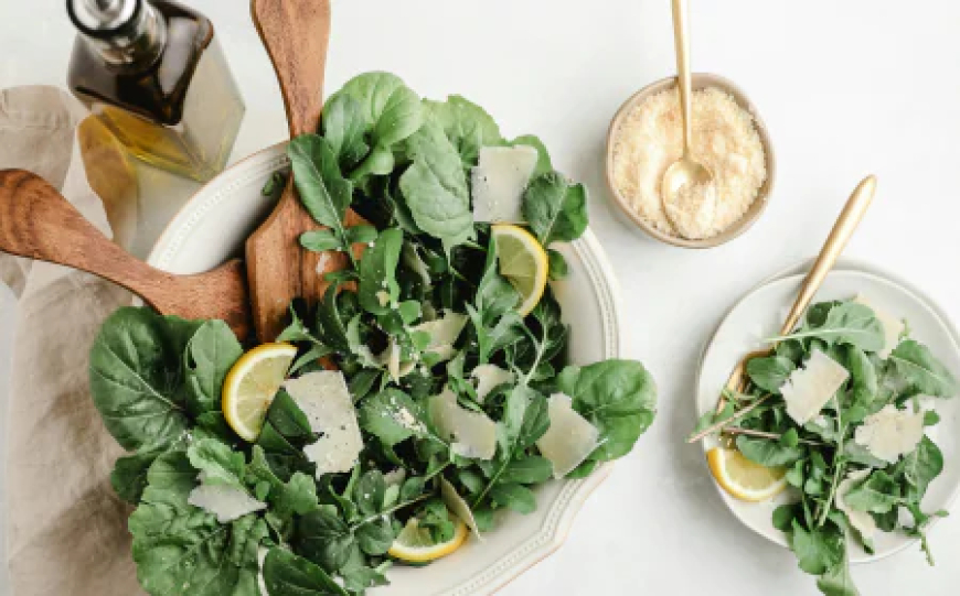 Creamy spinach and mushroom quiche